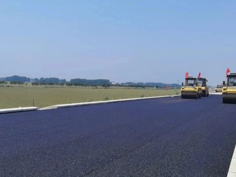 許信高速透層、封層和瀝青下面層試驗(yàn)段攤鋪圓 滿成功